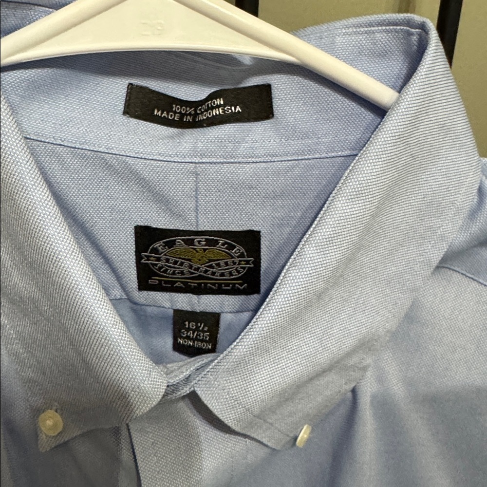 Eagle Shirtmakers Light Blue Button Down Dress Shirt
Non iron - Picture 2 of 7
